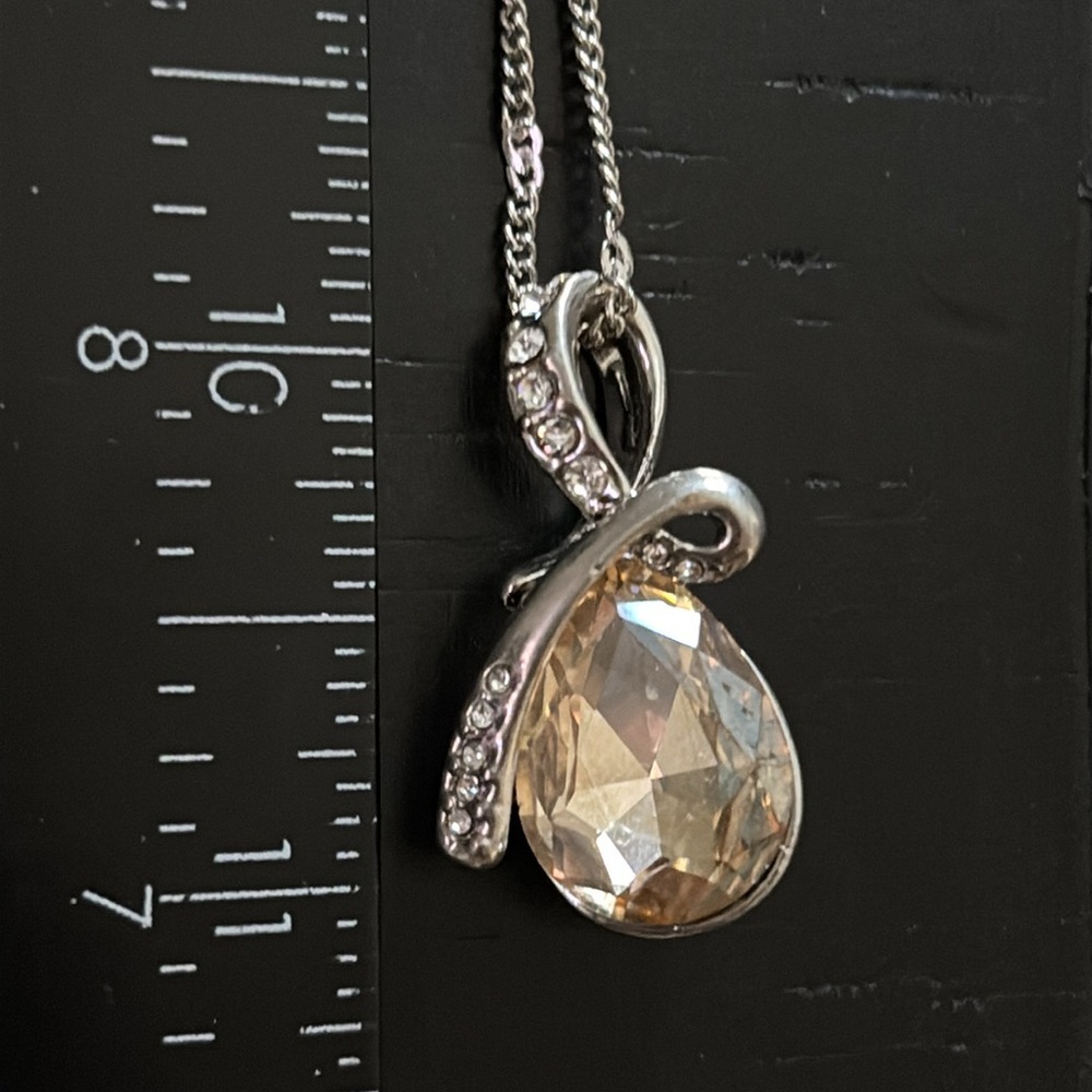 Silver Tone 18 KRGP Gold Plated Teardrop Rhinestone Charm Necklace Peach - Picture 10 of 11